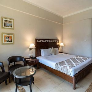 Deluxe Double Room Book avail shared airport pick & drop at scheduled timings only